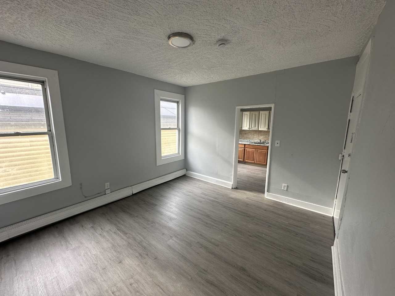 186 N 12th St #2B - Photo 5 of 8