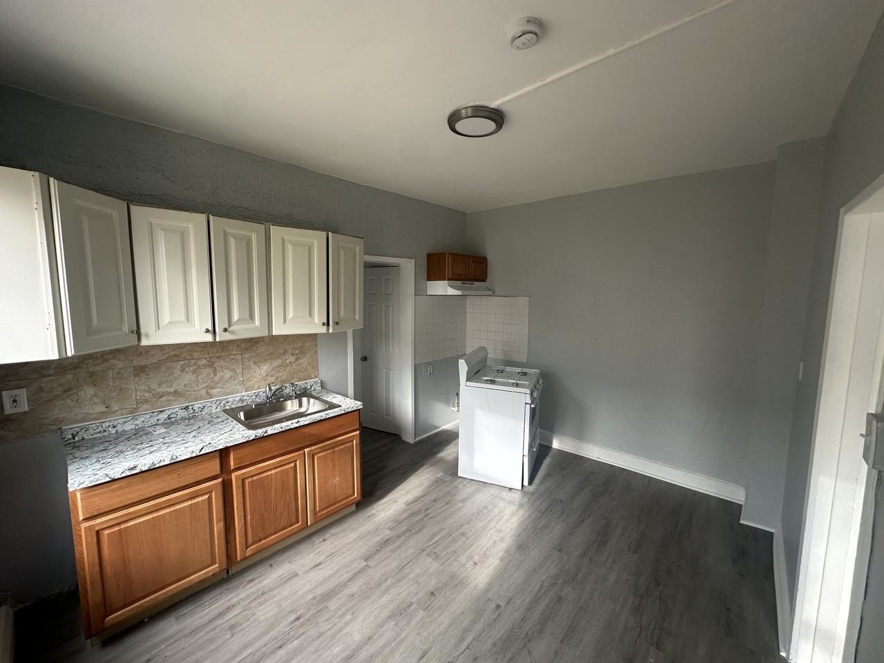 186 N 12th St #2B - Photo 7 of 8