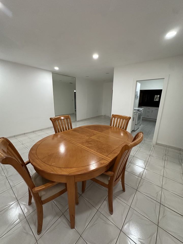 811 Ne 2nd Pl #NA - Photo 4 of 32