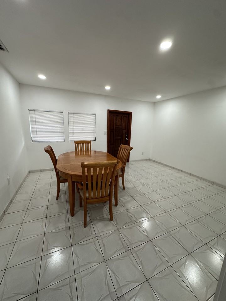 811 Ne 2nd Pl #NA - Photo 5 of 32