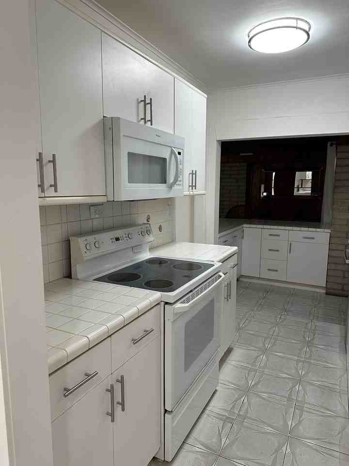 811 Ne 2nd Pl #NA - Photo 7 of 32