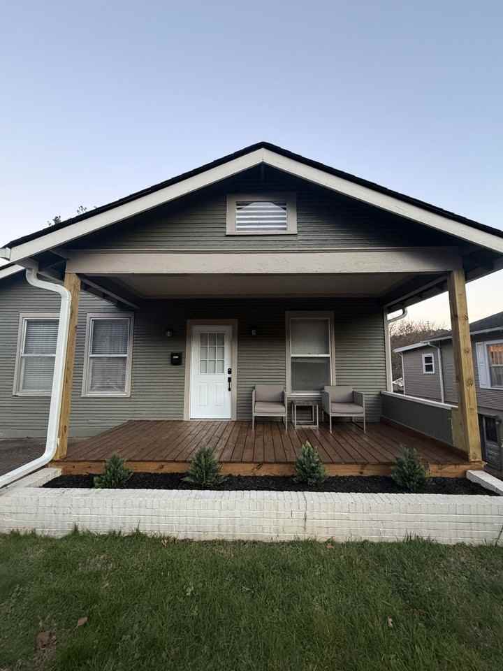 4910 Saint Elmo Ave - Photo 3 of 16