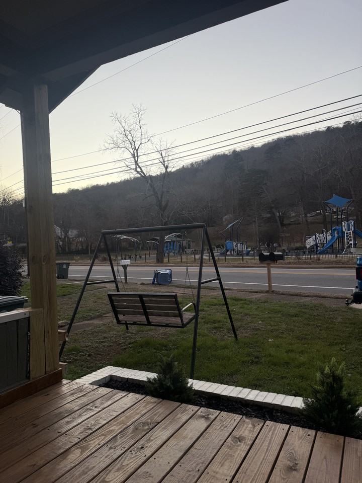 4910 Saint Elmo Ave - Photo 4 of 16