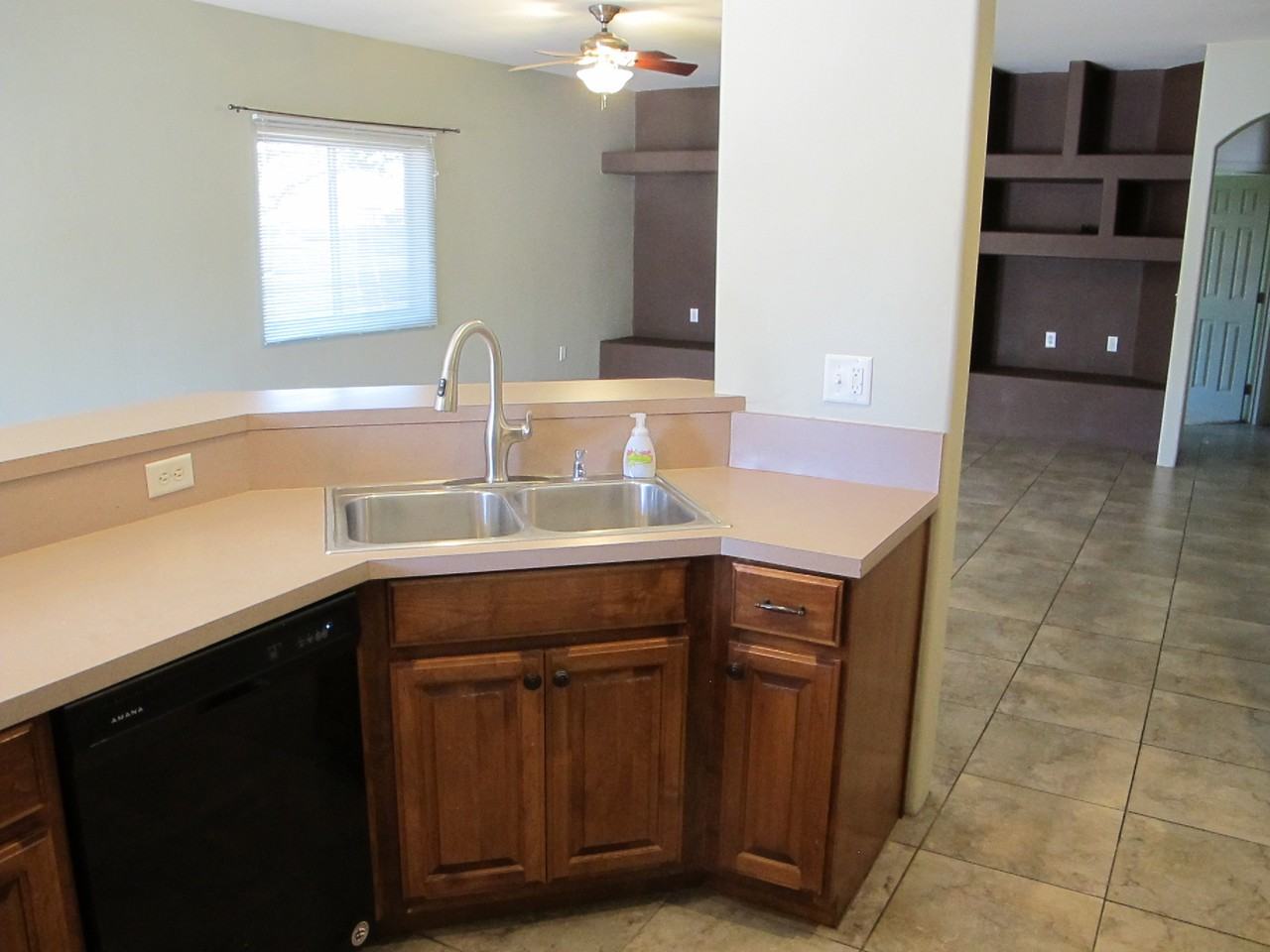 1305 E Linden St #NA - Photo 5 of 31