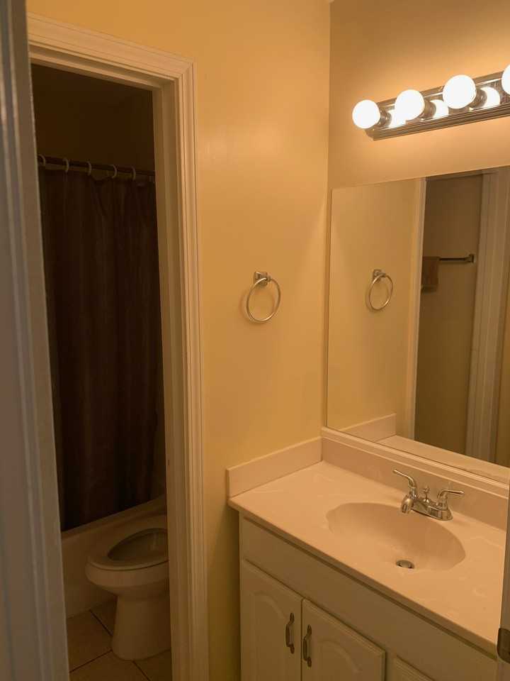 889 Beckwith St Sw #NA - Photo 3 of 11