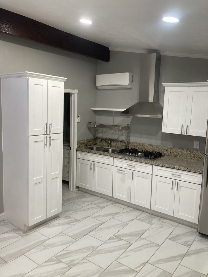 5426 Denver St Apt B #NA - Photo 3 of 8