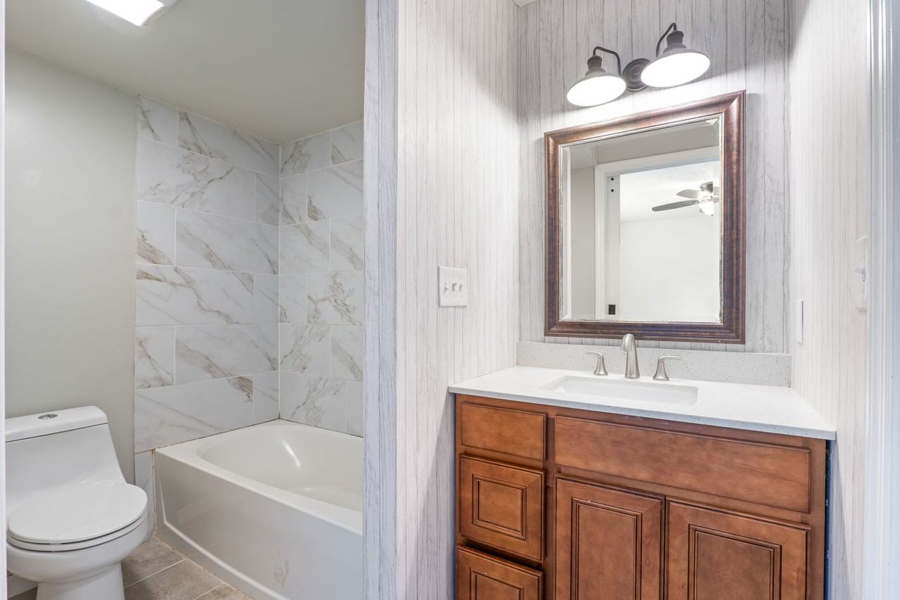 801 Young Ave Nw #NA - Photo 4 of 32