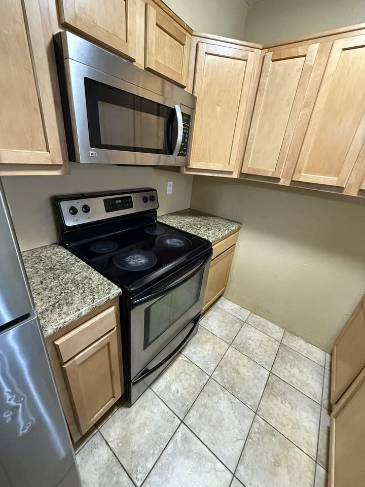 931 N Euclid Ave #1 - Photo 4 of 25