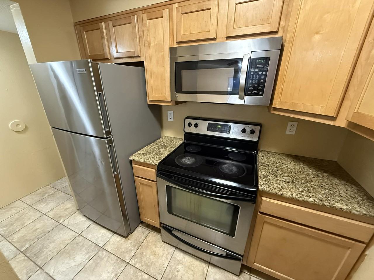 931 N Euclid Ave #1 - Photo 5 of 25