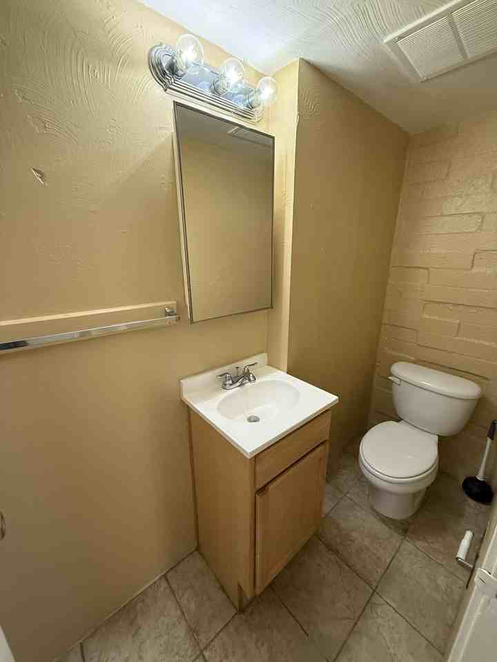 931 N Euclid Ave #1 - Photo 7 of 25