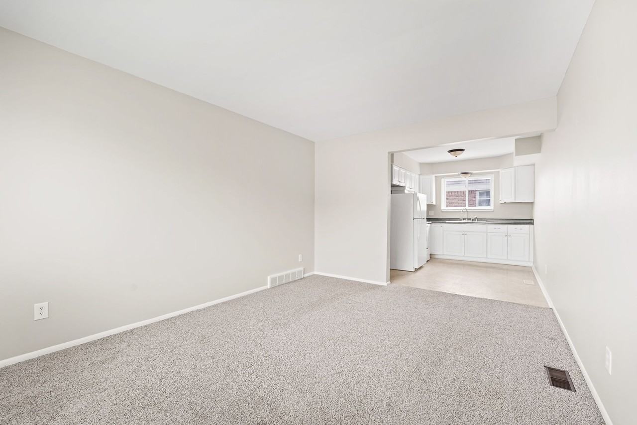 1006 6th St #4 - Photo 5 of 9