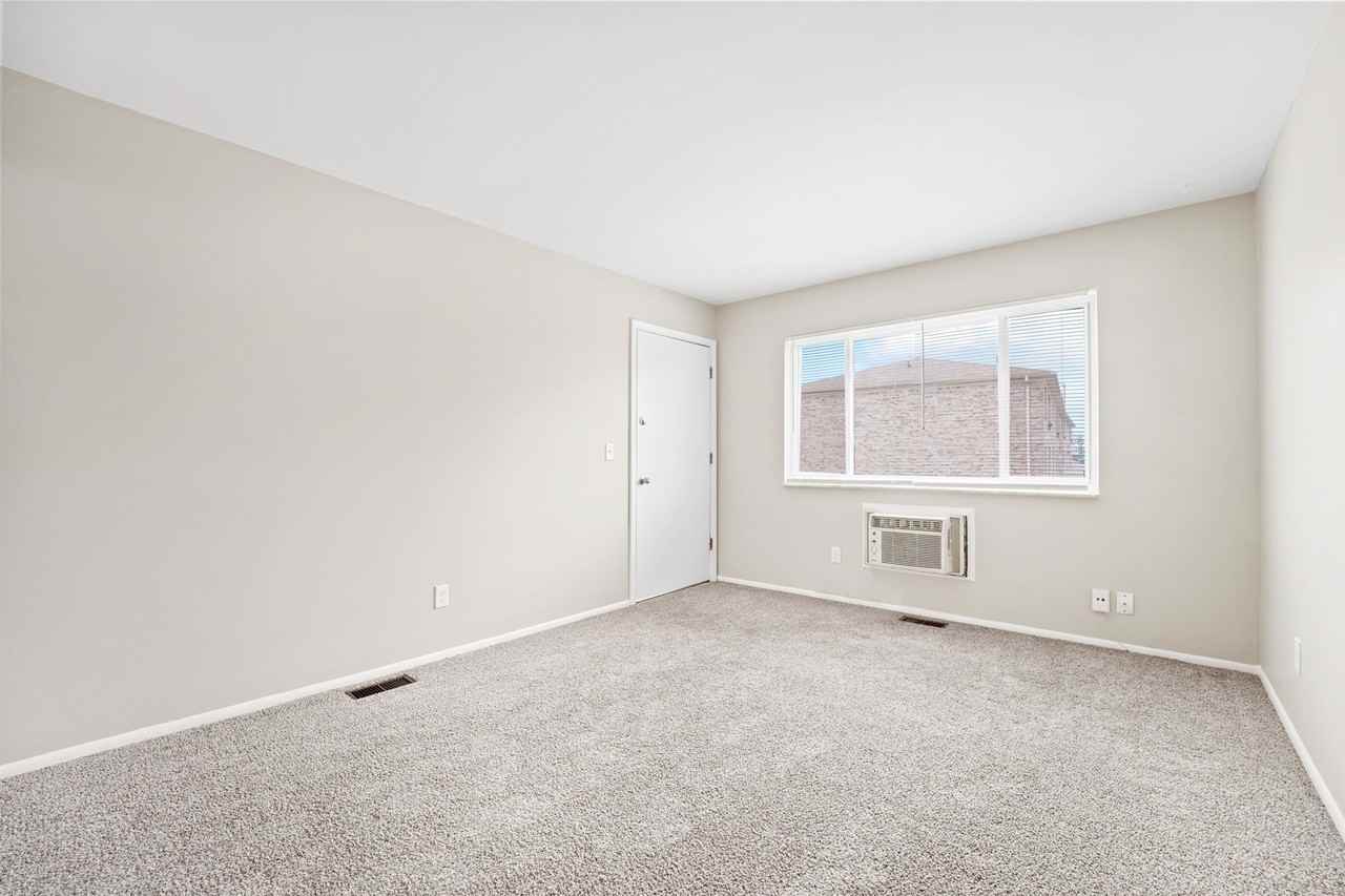 1006 6th St #4 - Photo 6 of 9