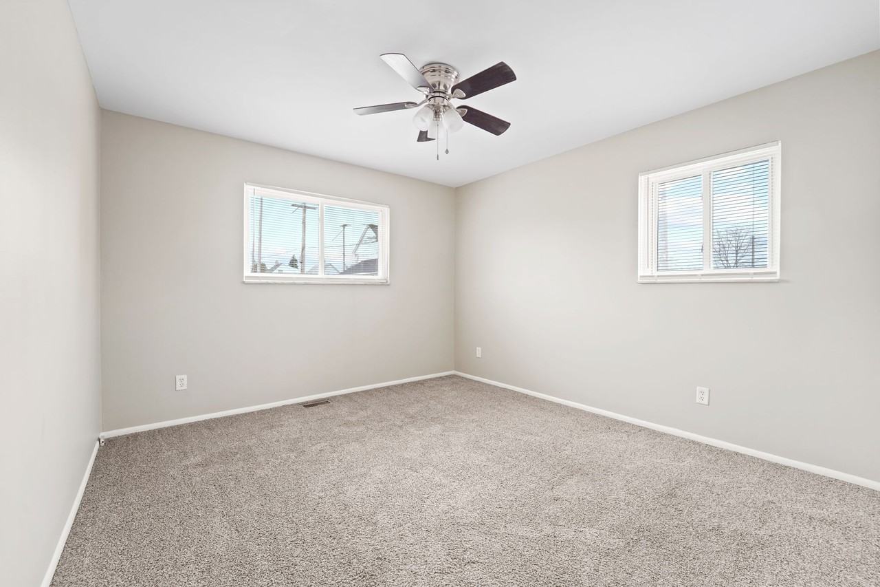 1006 6th St #4 - Photo 7 of 9