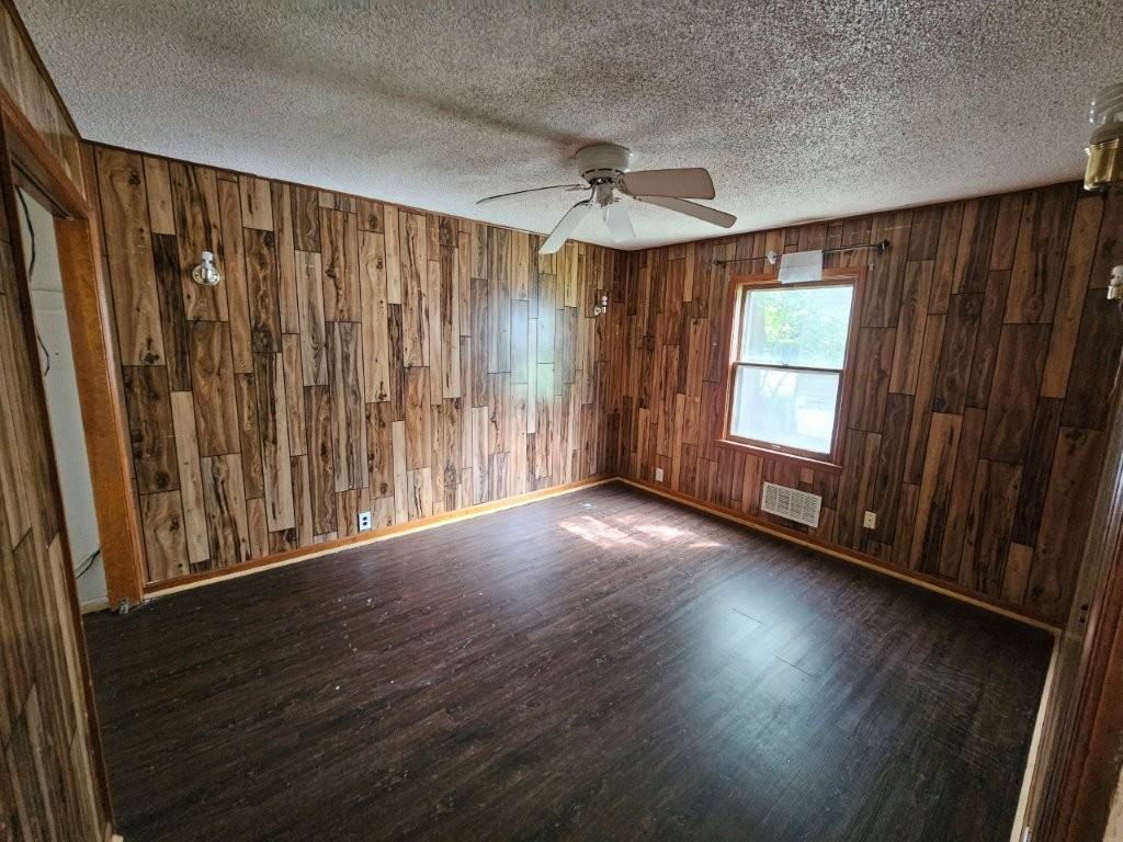 10719 Newton Ave - Photo 5 of 16