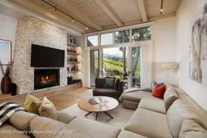 featured image of 810 N Ridge Ln #6