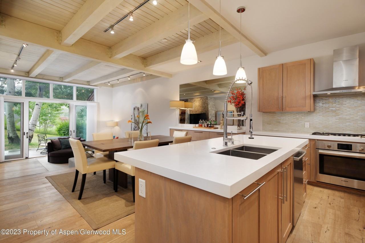 810 N Ridge Ln #6 - Photo 6 of 33