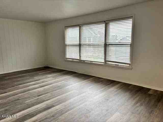 2120 Pineview Dr - Photo 3 of 6