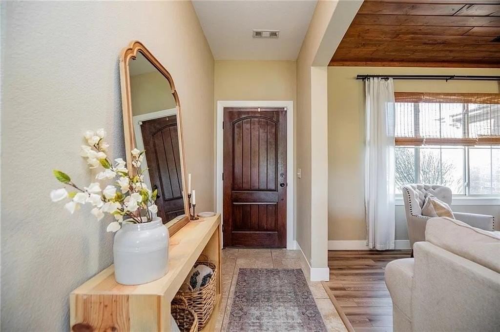 808 Sand St - Photo 2 of 25