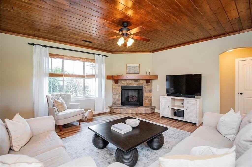 808 Sand St - Photo 6 of 25