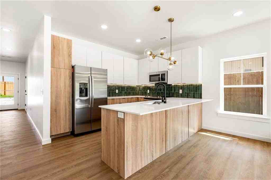 949 Se 10th St - Photo 3 of 21