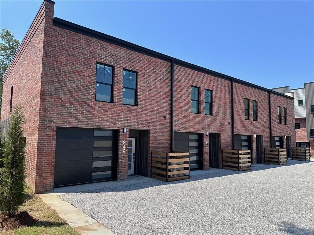 949 Se 10th St - Photo 4 of 21