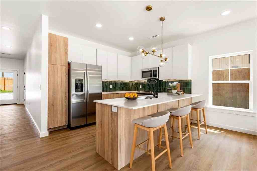 949 Se 10th St - Photo 6 of 21