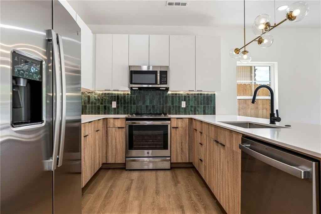 949 Se 10th St - Photo 7 of 21