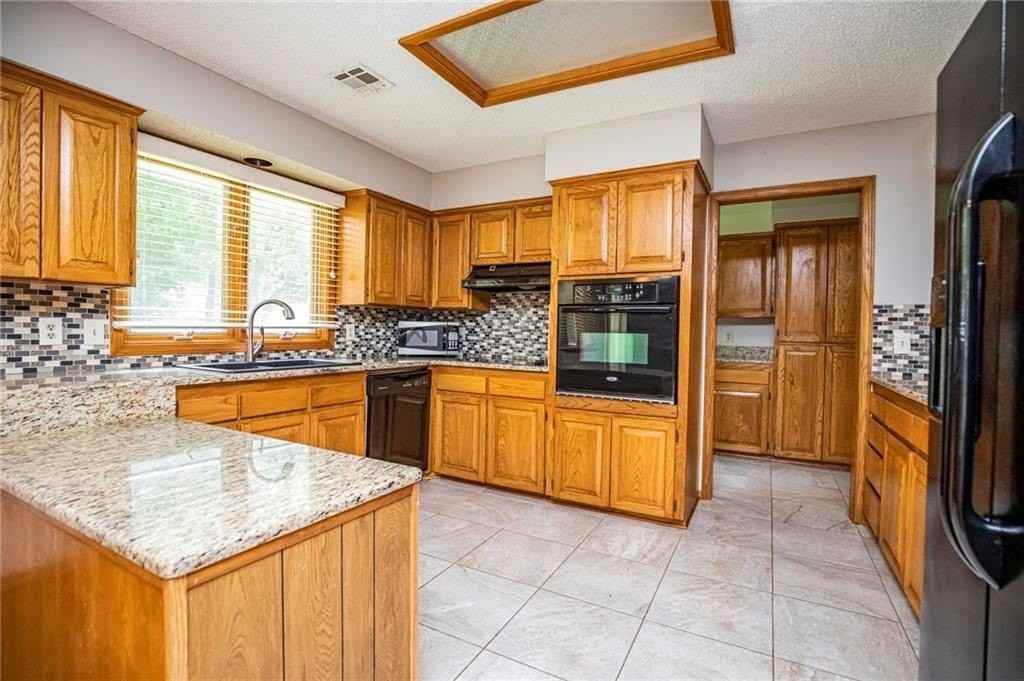 301 Sw C St - Photo 3 of 24