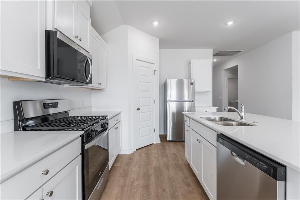 103 S Maroon Ave - Photo 2 of 22