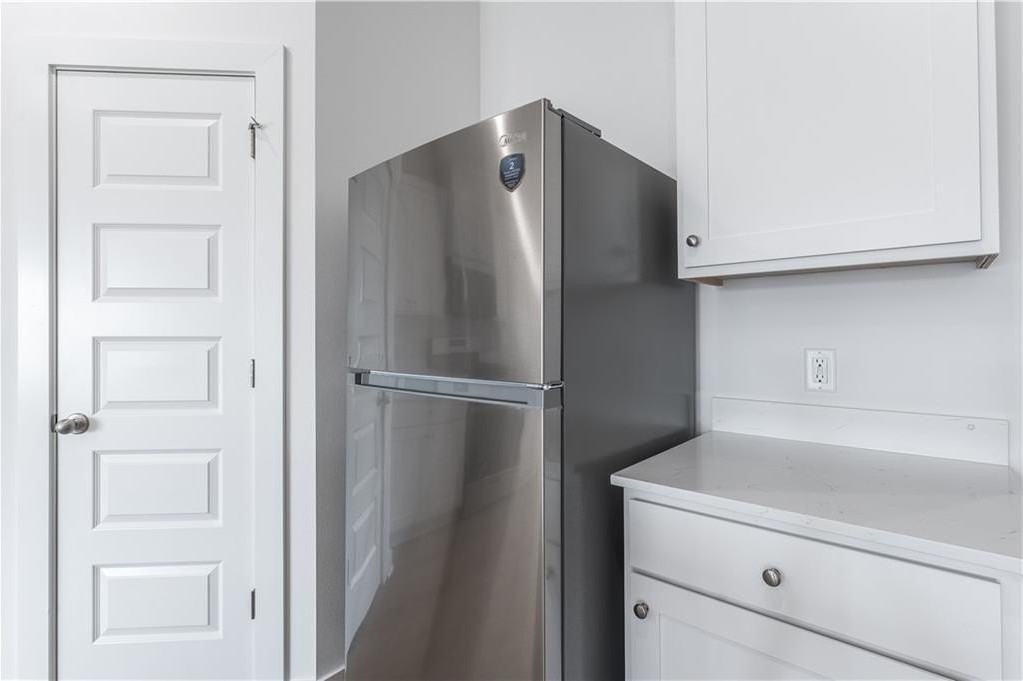 103 S Maroon Ave - Photo 4 of 22