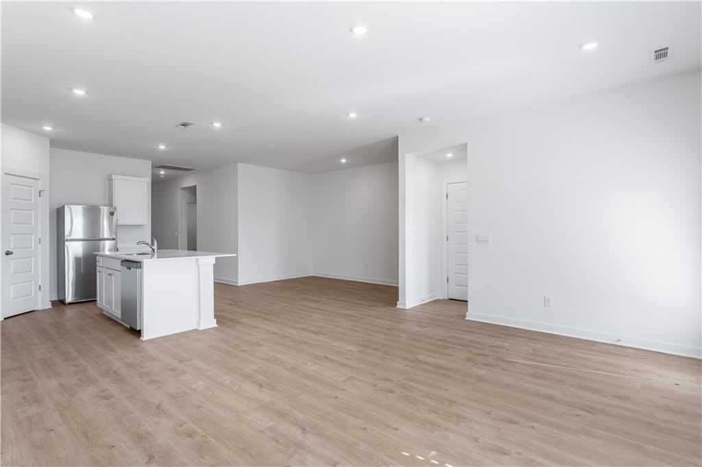 103 S Maroon Ave - Photo 5 of 22