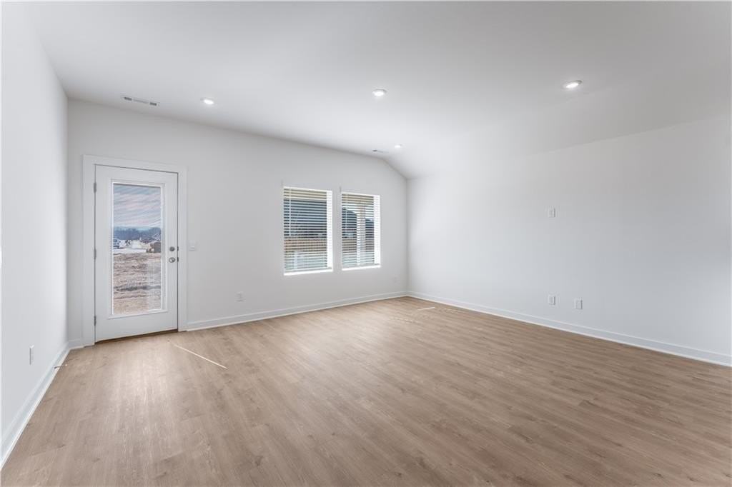 103 S Maroon Ave - Photo 7 of 22