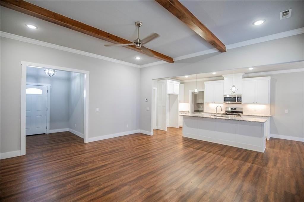 1013 Estes Dr - Photo 6 of 27