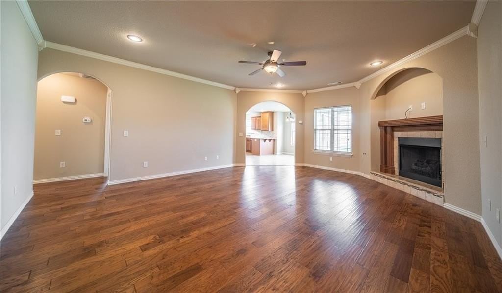 704 Sw Cabriolet St - Photo 2 of 23