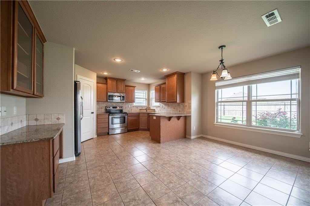 704 Sw Cabriolet St - Photo 6 of 23