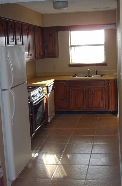 2049 N East Oaks Dr - Photo 4 of 10