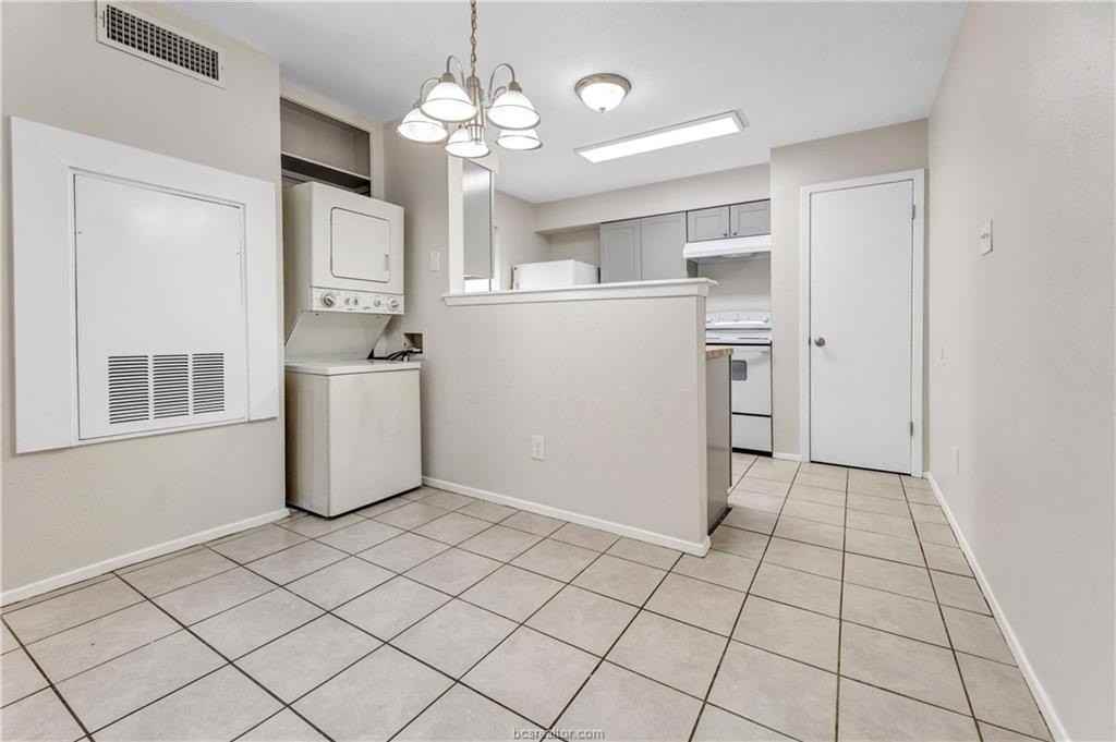 1520 Hawk Tree Dr #C - Photo 4 of 14