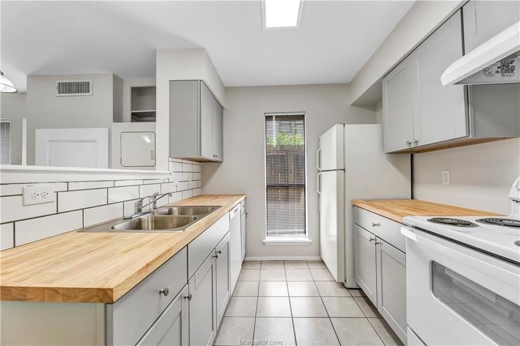 1520 Hawk Tree Dr #C - Photo 6 of 14