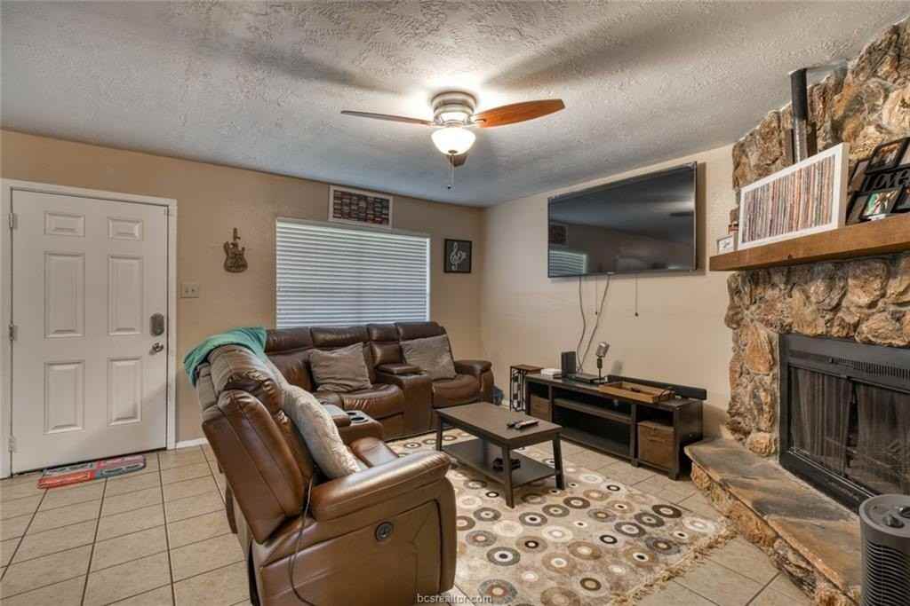 1106 Taurus Cir - Photo 5 of 15