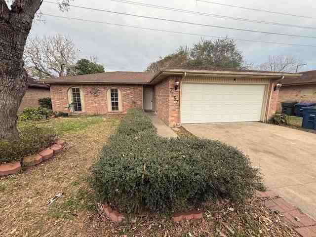 2137 Meadowlight Pkwy - Photo 2 of 10