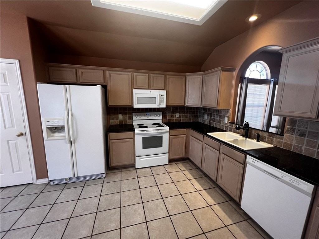 14033 Coquina Bay Ave - Photo 5 of 11