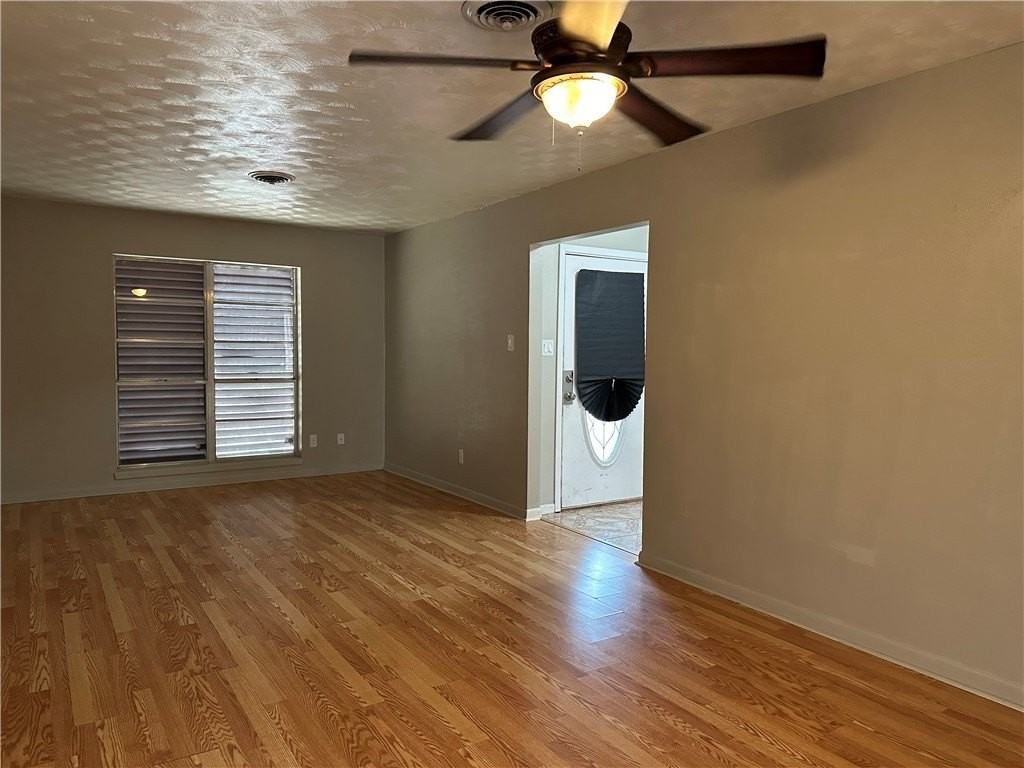 3701 Panama Dr - Photo 4 of 32