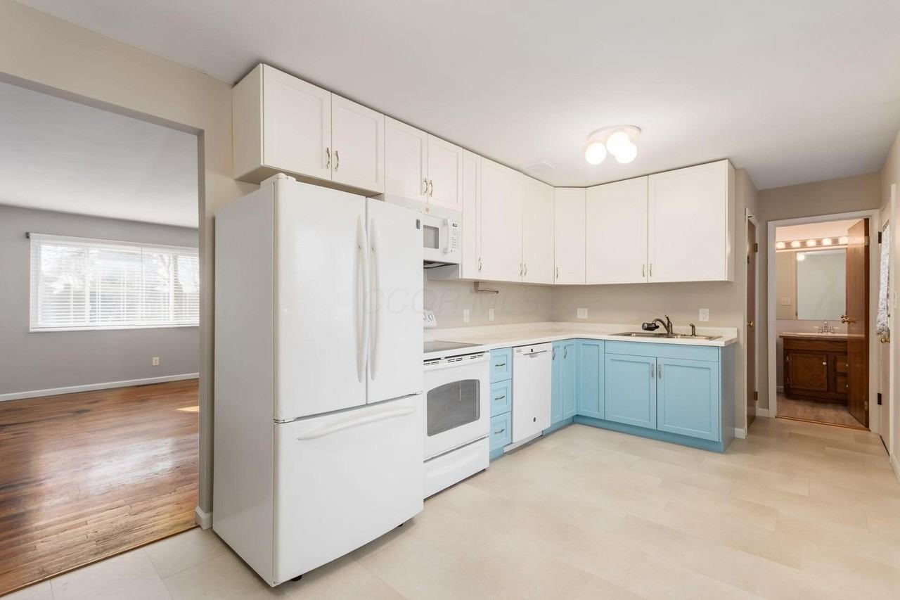 5340 Carolyn Dr - Photo 4 of 16