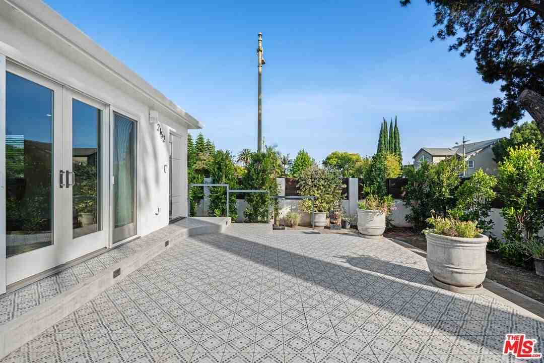 2152 Parnell Ave - Photo 3 of 41