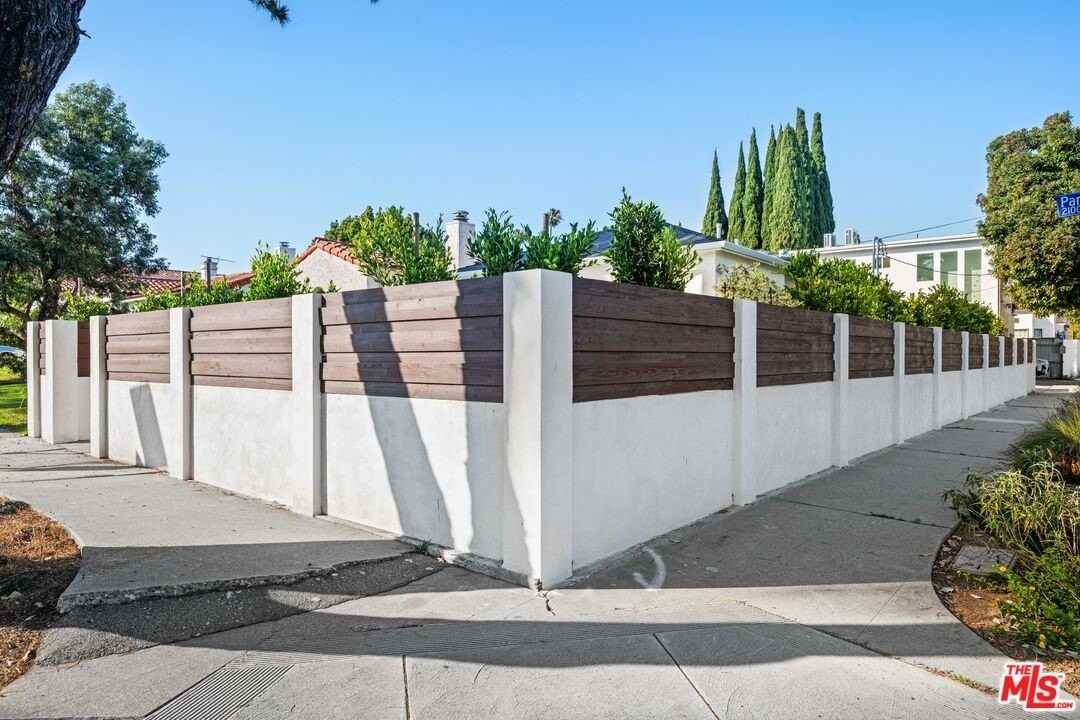 2152 Parnell Ave - Photo 6 of 41