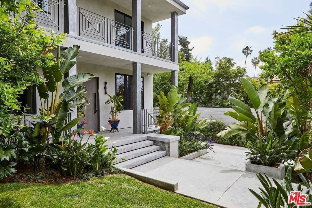 1724 N Sierra Bonita Ave - Photo 2 of 32