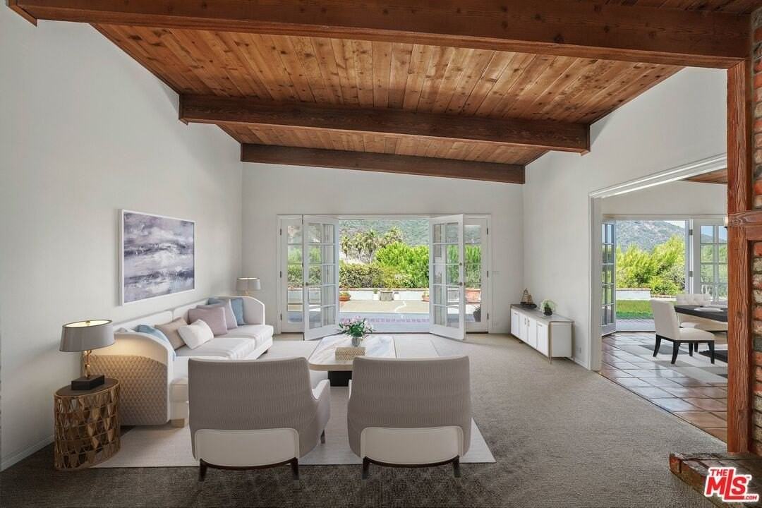 1312 Duende Ln - Photo 2 of 25