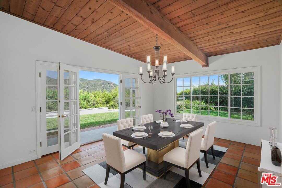 1312 Duende Ln - Photo 5 of 25