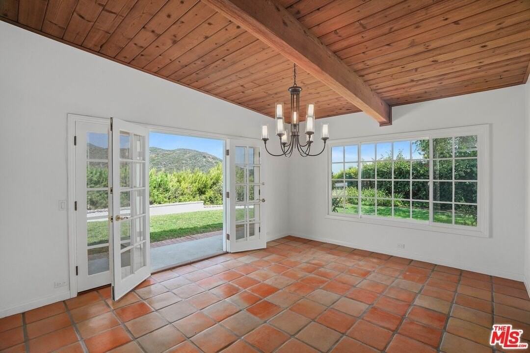 1312 Duende Ln - Photo 6 of 25