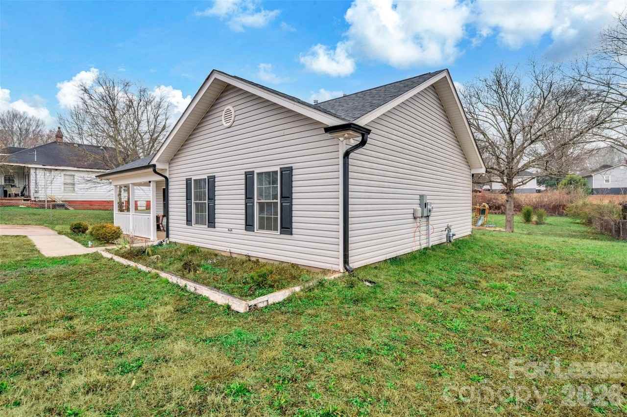 601 N Apple St - Photo 5 of 30